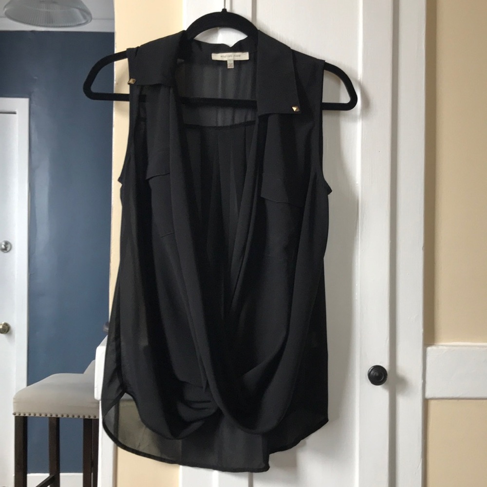 Cute black top - front cross